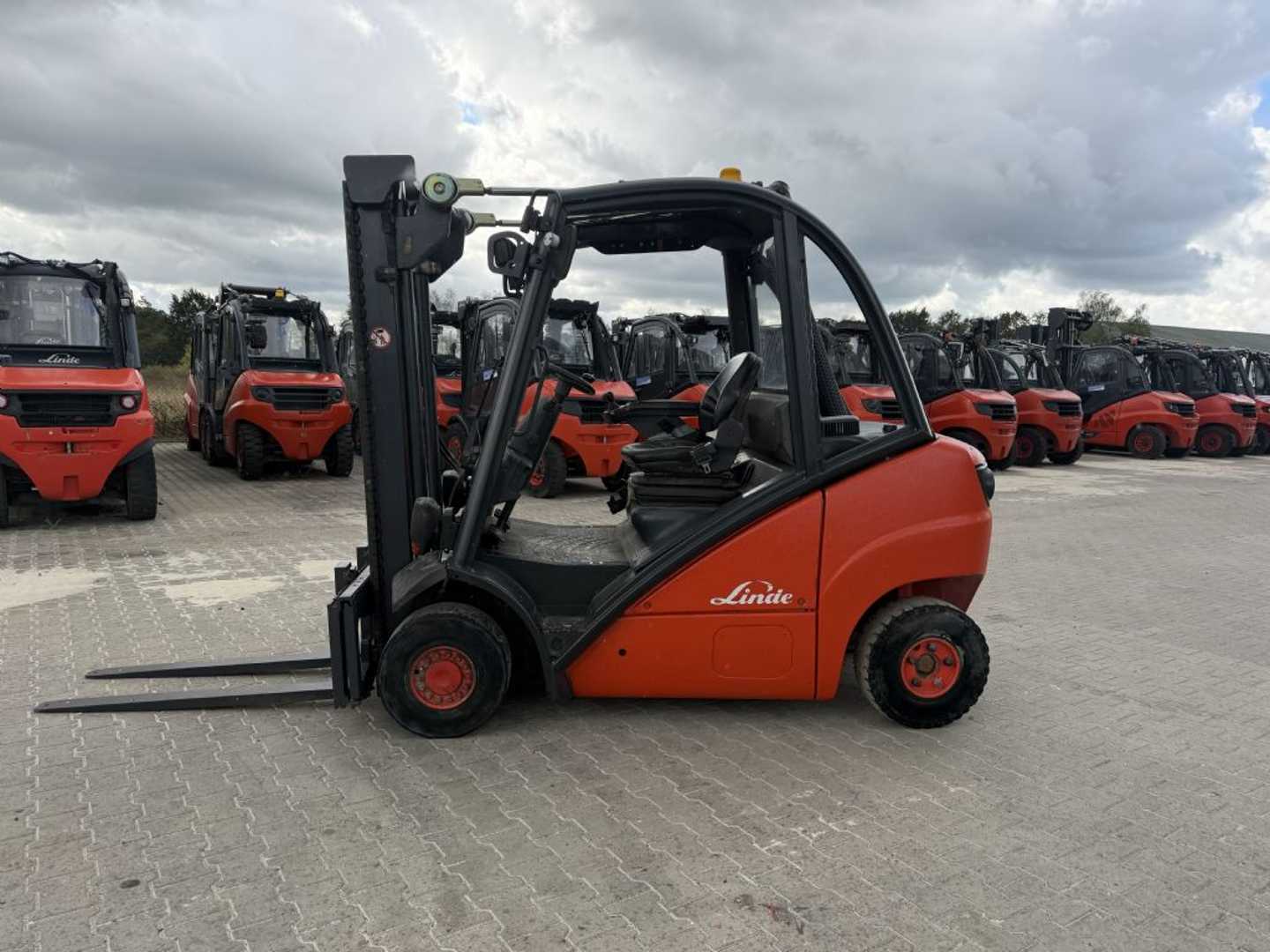 Used Forklift Linde H25D 4 riteņu dakšu iekrāvējs (Image 9) Used Forklift Linde H25D 4 riteņu dakšu iekrāvējs (Image 9)