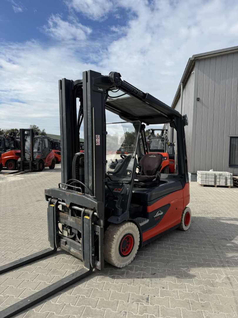 Used Forklift Linde E25RL-01 4 riteņu dakšu iekrāvējs (Image 3) Used Forklift Linde E25RL-01 4 riteņu dakšu iekrāvējs (Image 3)
