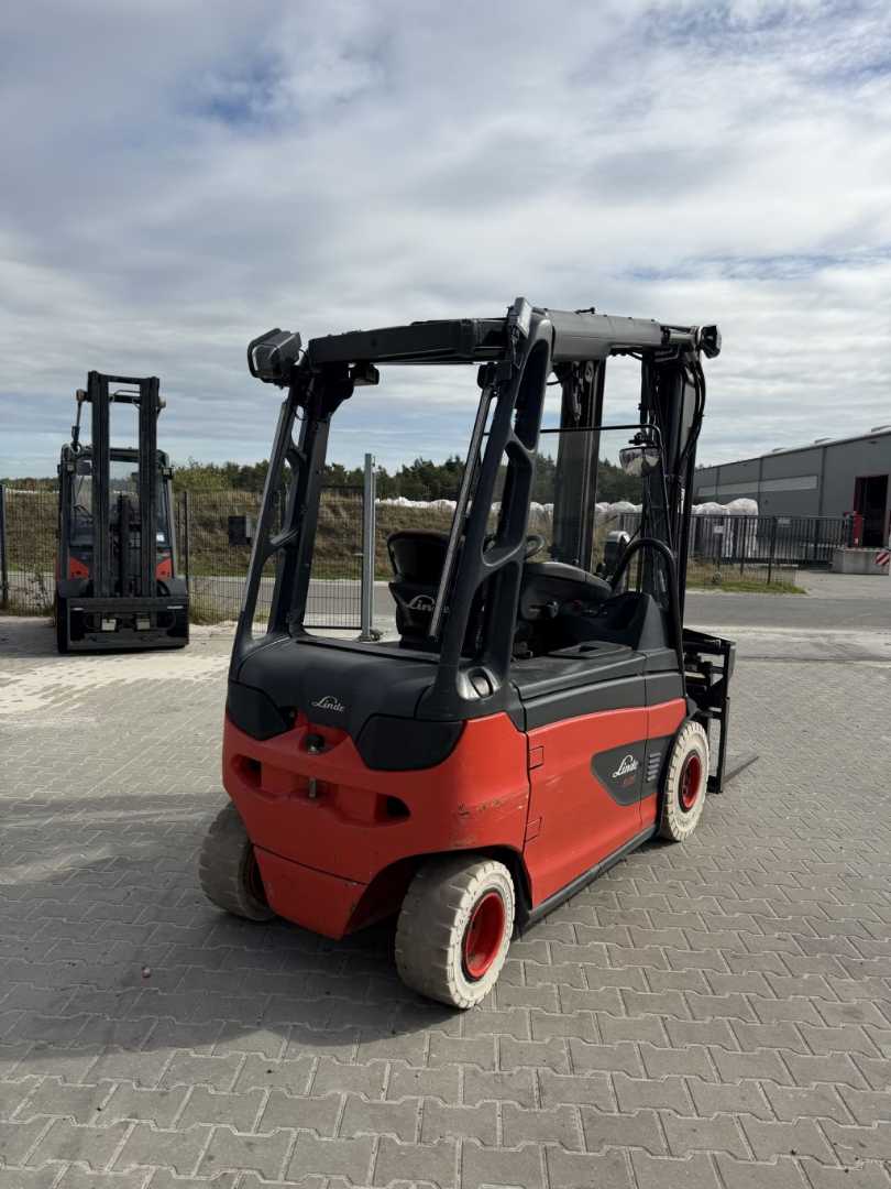 Used Forklift Linde E25RL-01 4 riteņu dakšu iekrāvējs (Image 5) Used Forklift Linde E25RL-01 4 riteņu dakšu iekrāvējs (Image 5)