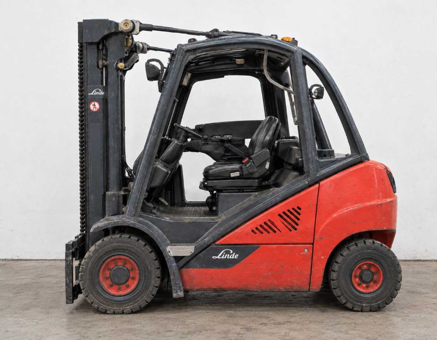 Used Forklift Linde H25D 4 riteņu dakšu iekrāvējs (Image 1)