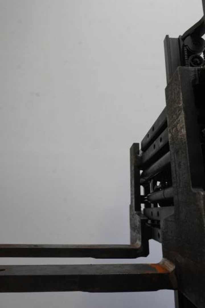 Used Forklift Linde H 25 D 1202 4 riteņu dakšu iekrāvējs (Image 5) Used Forklift Linde H 25 D 1202 4 riteņu dakšu iekrāvējs (Image 5)