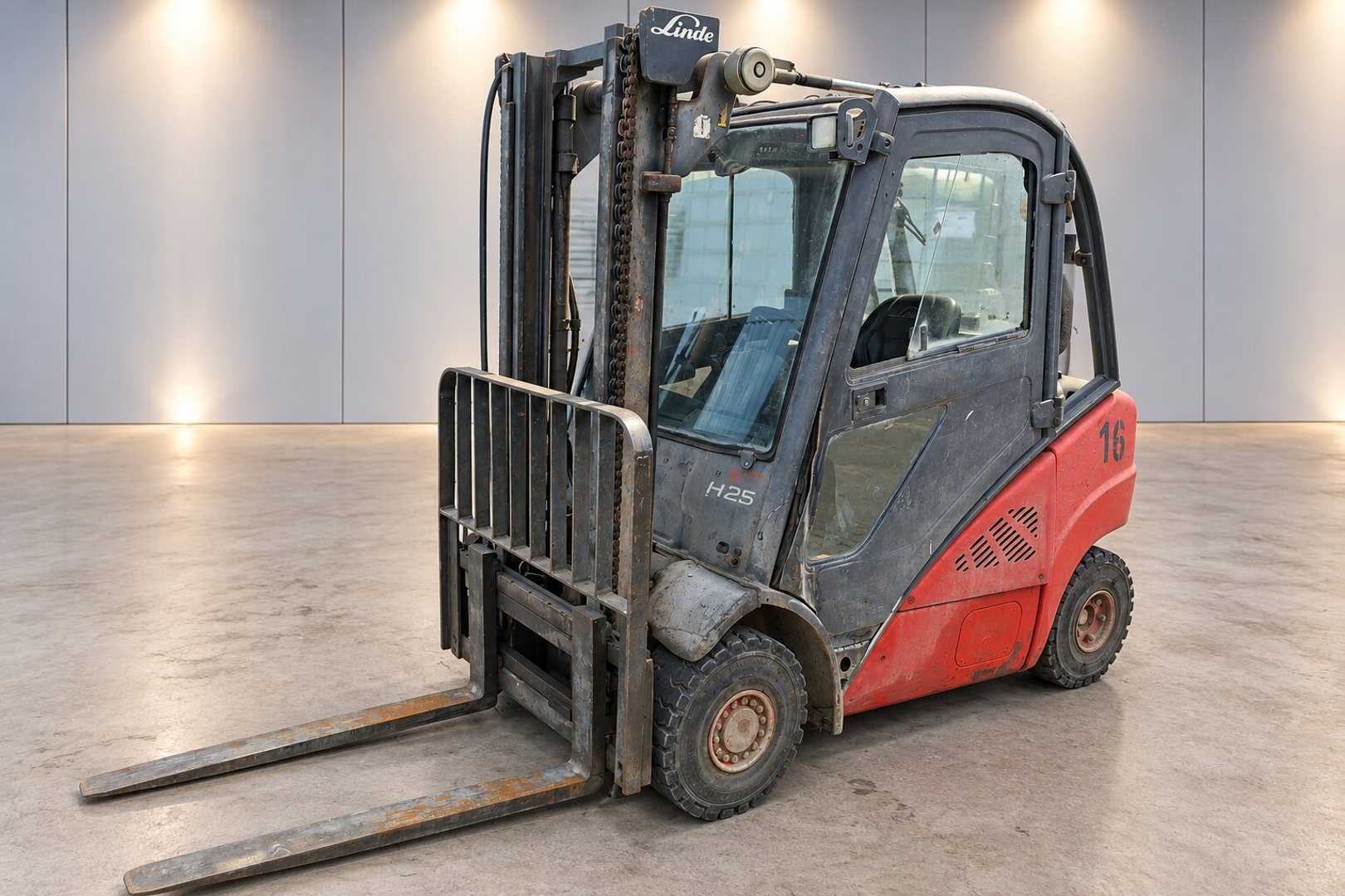 Used Forklift Linde H 25 D - 01 /58776/ 4 riteņu dakšu iekrāvējs (Image 1) Used Forklift Linde H 25 D - 01 /58776/ 4 riteņu dakšu iekrāvējs (Image 1)