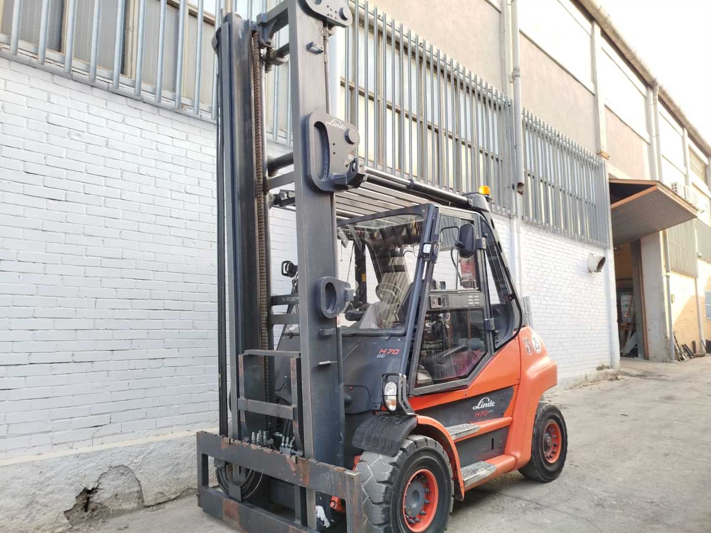 Used Forklift Linde H70D 4 riteņu dakšu iekrāvējs (Image 1) Used Forklift Linde H70D 4 riteņu dakšu iekrāvējs (Image 1)