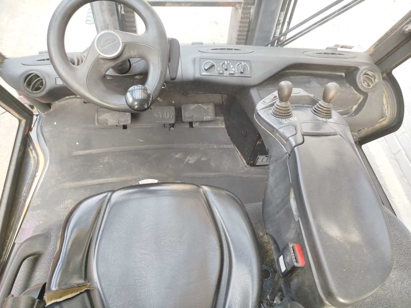 Used Forklift Linde H70D 4 riteņu dakšu iekrāvējs (Image 8) Used Forklift Linde H70D 4 riteņu dakšu iekrāvējs (Image 8)