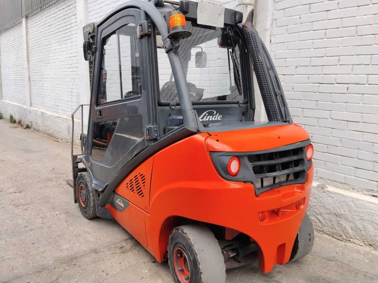 Used Forklift Linde H20D-02/600 4 riteņu dakšu iekrāvējs (Image 3) Used Forklift Linde H20D-02/600 4 riteņu dakšu iekrāvējs (Image 3)