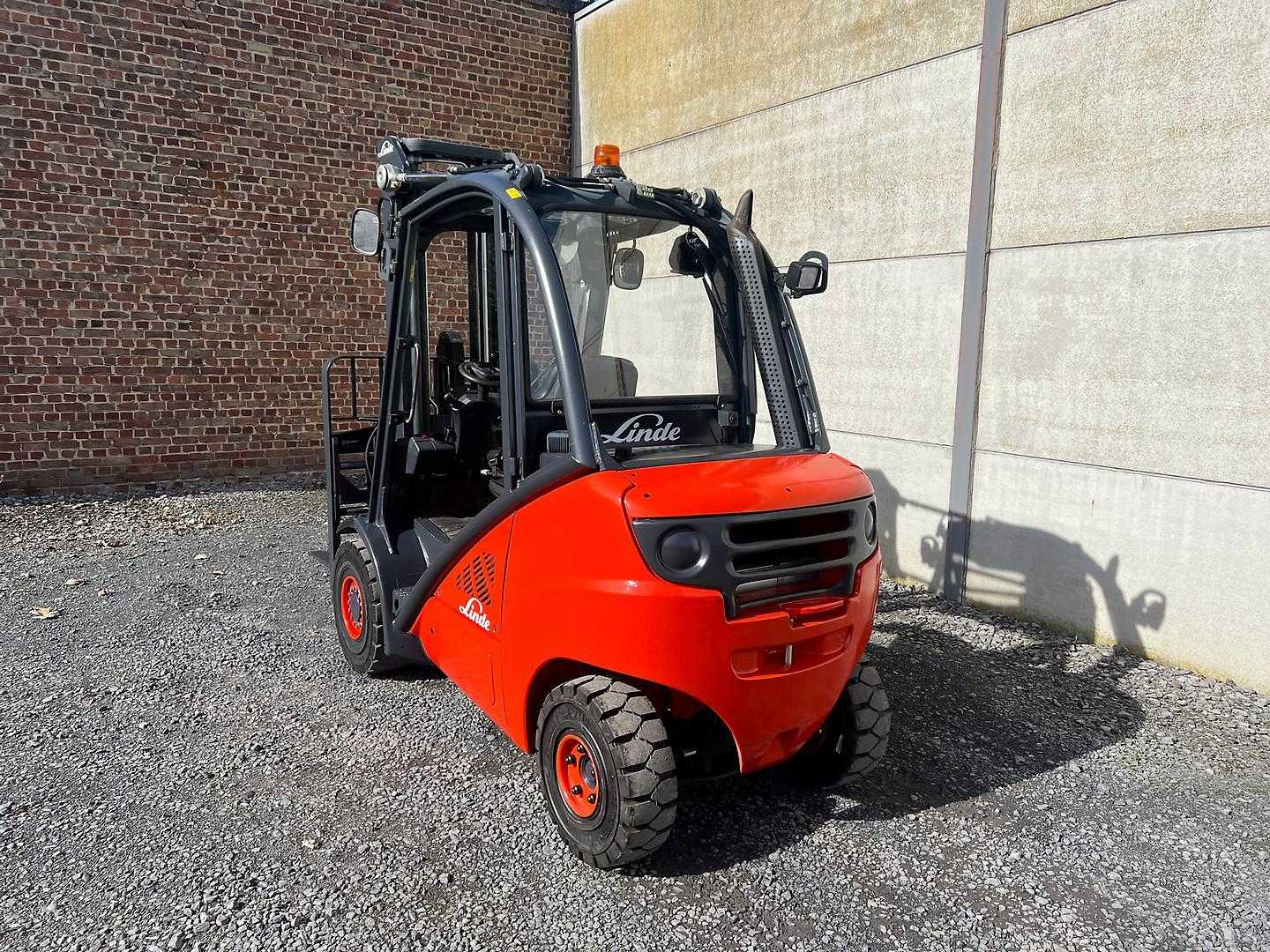 Used Forklift Linde H30D-01 4 riteņu dakšu iekrāvējs (Image 4) Used Forklift Linde H30D-01 4 riteņu dakšu iekrāvējs (Image 4)