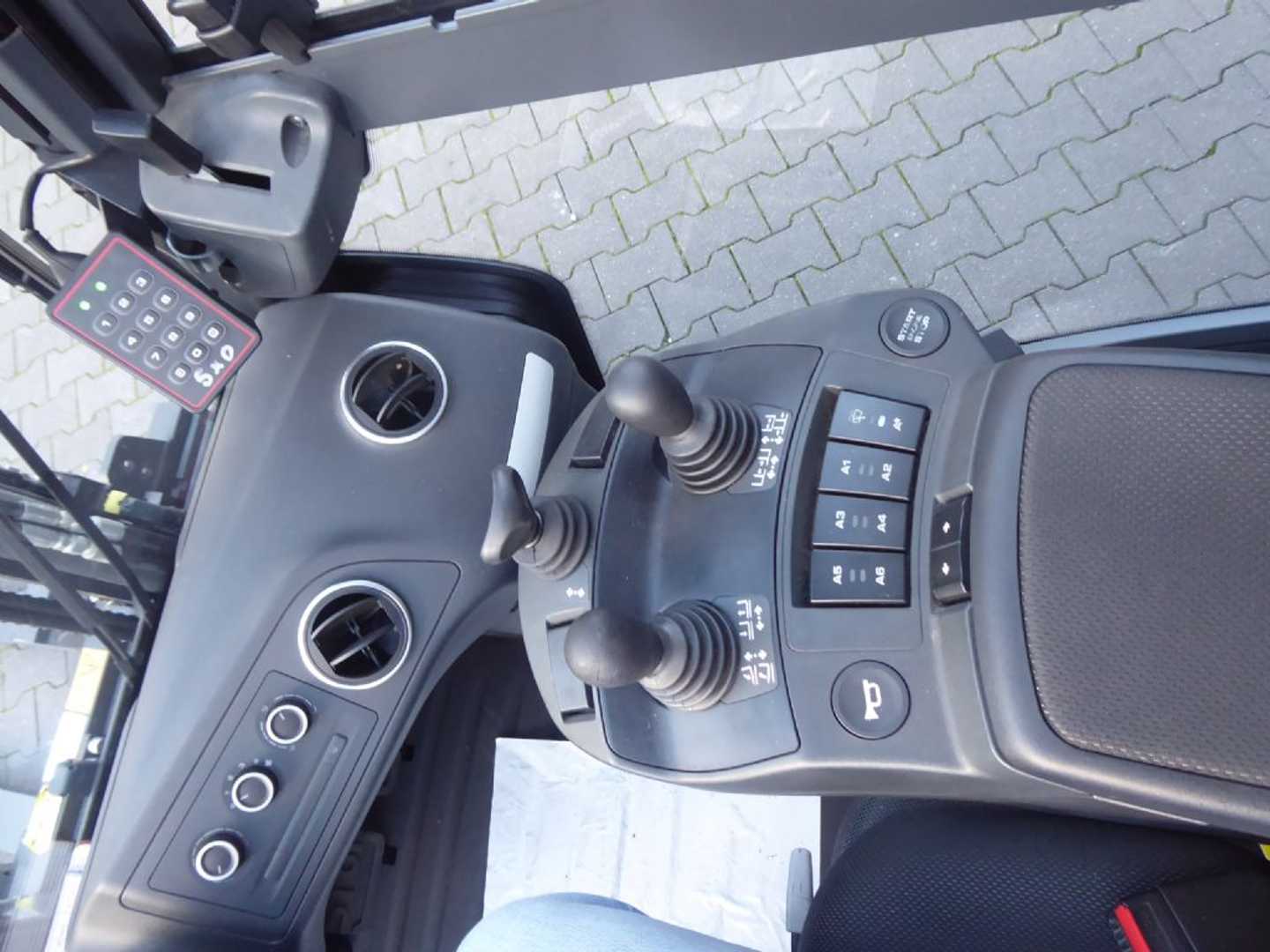 Used Forklift Linde H30D-01 4 riteņu dakšu iekrāvējs (Image 5) Used Forklift Linde H30D-01 4 riteņu dakšu iekrāvējs (Image 5)