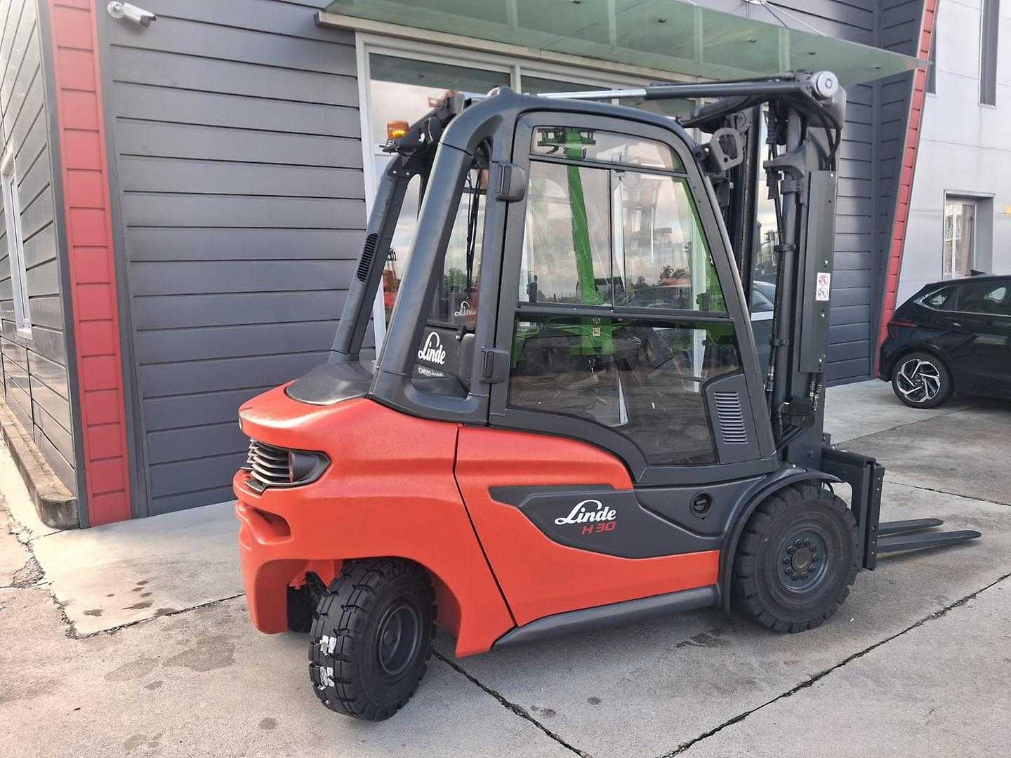 Used Forklift Linde H30 4 riteņu dakšu iekrāvējs (Image 6) Used Forklift Linde H30 4 riteņu dakšu iekrāvējs (Image 6)
