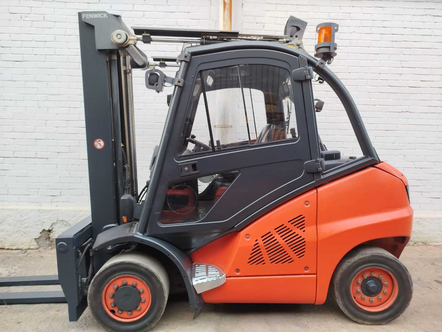 Used Forklift Linde H40D-01 4 riteņu dakšu iekrāvējs (Image 2) Used Forklift Linde H40D-01 4 riteņu dakšu iekrāvējs (Image 2)