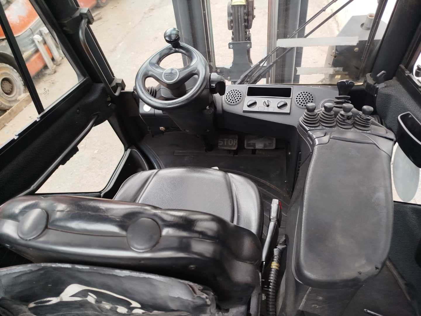 Used Forklift Linde H40D-01 4 riteņu dakšu iekrāvējs (Image 8) Used Forklift Linde H40D-01 4 riteņu dakšu iekrāvējs (Image 8)