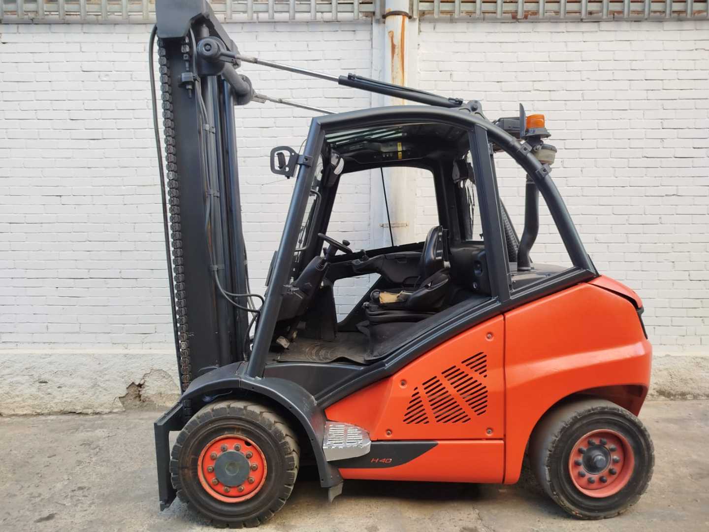 Used Forklift Linde H40D 4 riteņu dakšu iekrāvējs (Image 2) Used Forklift Linde H40D 4 riteņu dakšu iekrāvējs (Image 2)