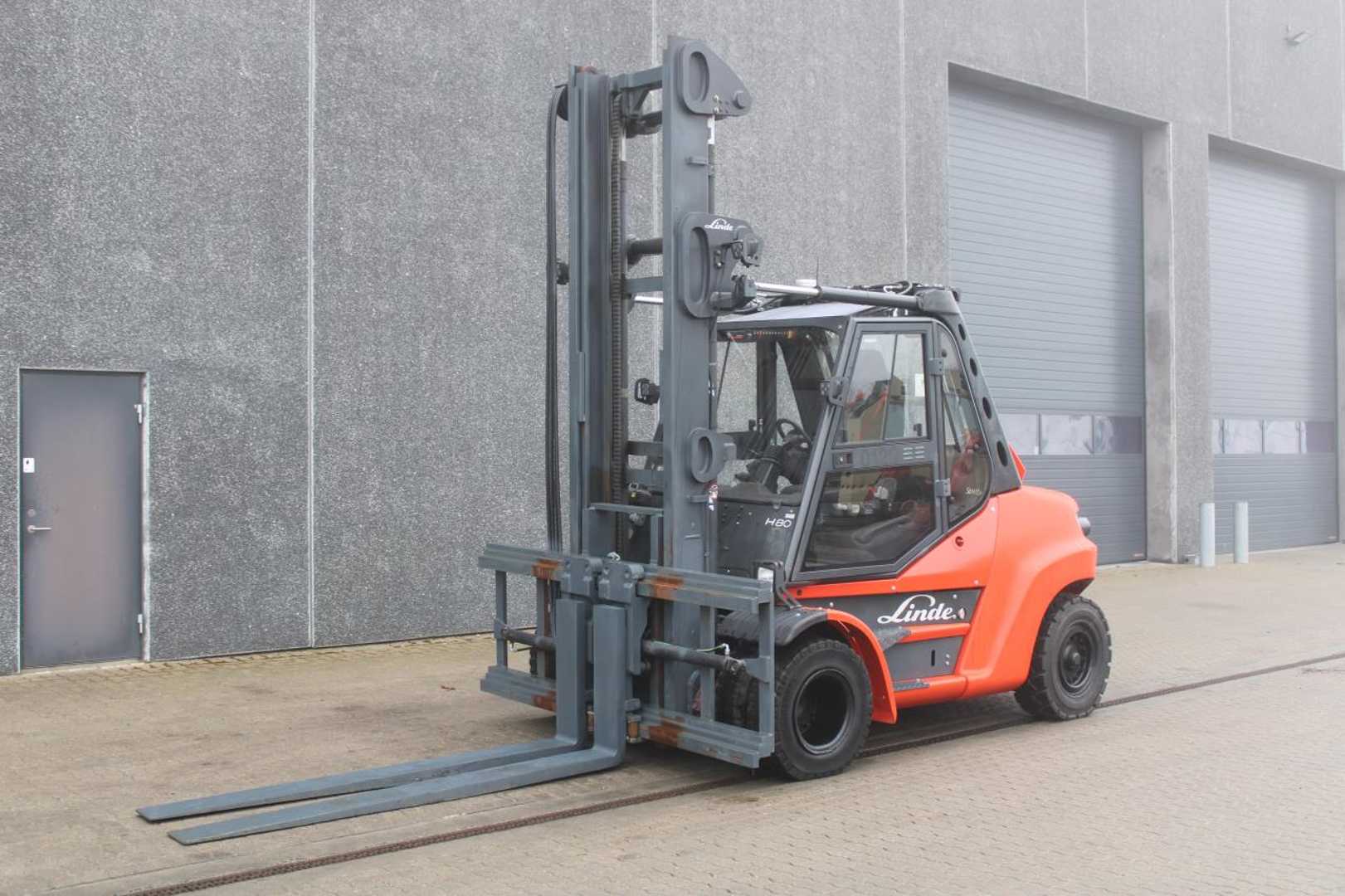 Used Forklift Linde H80 4 riteņu dakšu iekrāvējs (Image 2) Used Forklift Linde H80 4 riteņu dakšu iekrāvējs (Image 2)