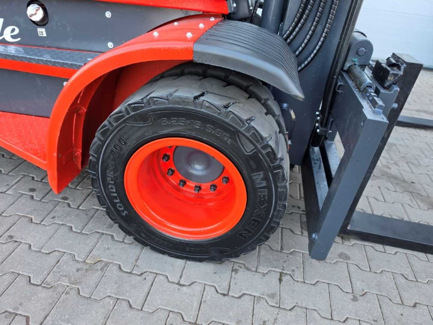 Used Forklift Linde H80D-02 4 riteņu dakšu iekrāvējs (Image 7) Used Forklift Linde H80D-02 4 riteņu dakšu iekrāvējs (Image 7)