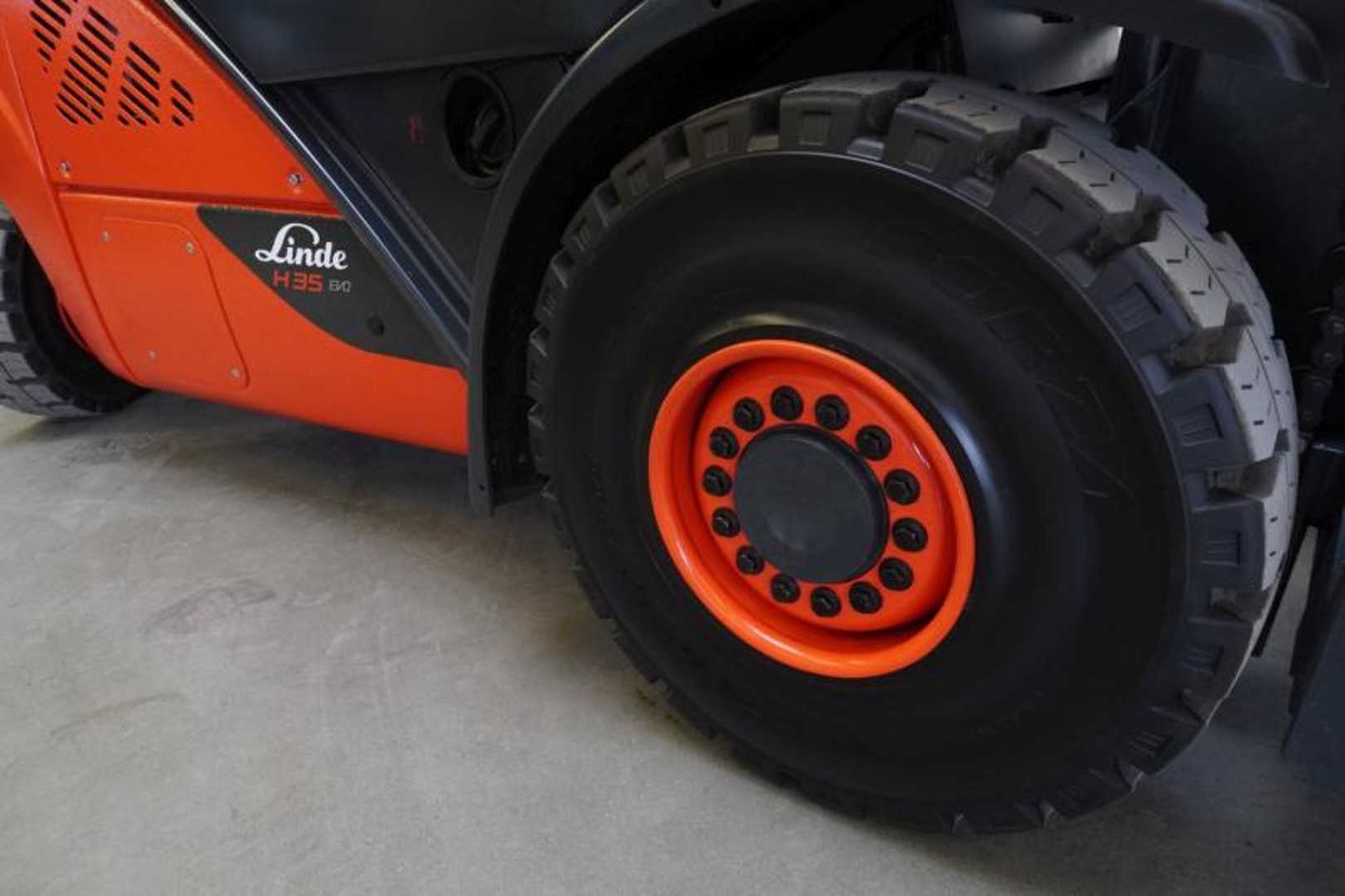 Used Forklift Linde H 35 D (3B) EVO 393-02 4 riteņu dakšu iekrāvējs (Image 7) Used Forklift Linde H 35 D (3B) EVO 393-02 4 riteņu dakšu iekrāvējs (Image 7)