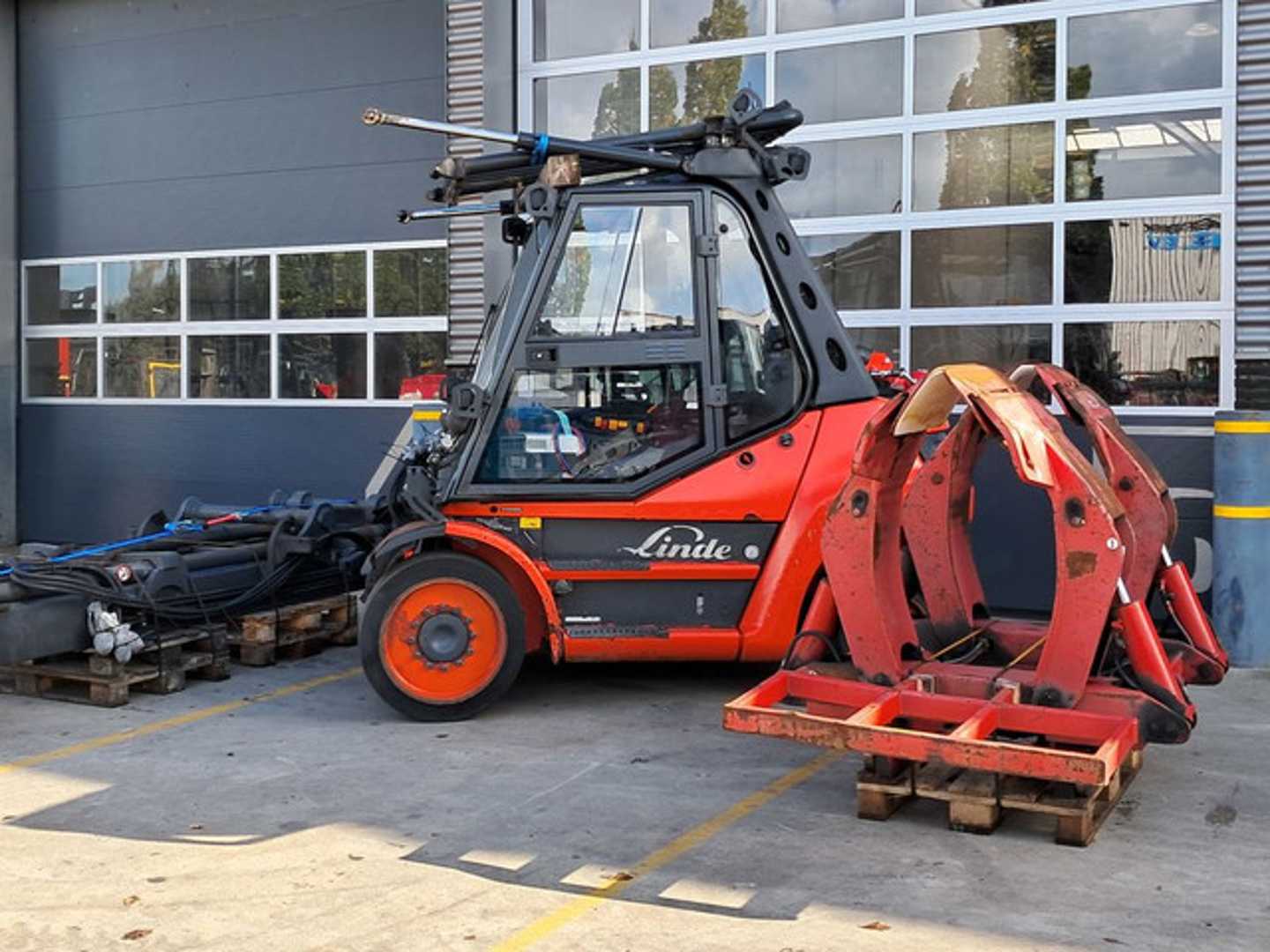 Used Forklift Linde H80D-02 4 riteņu dakšu iekrāvējs (Image 2) Used Forklift Linde H80D-02 4 riteņu dakšu iekrāvējs (Image 2)