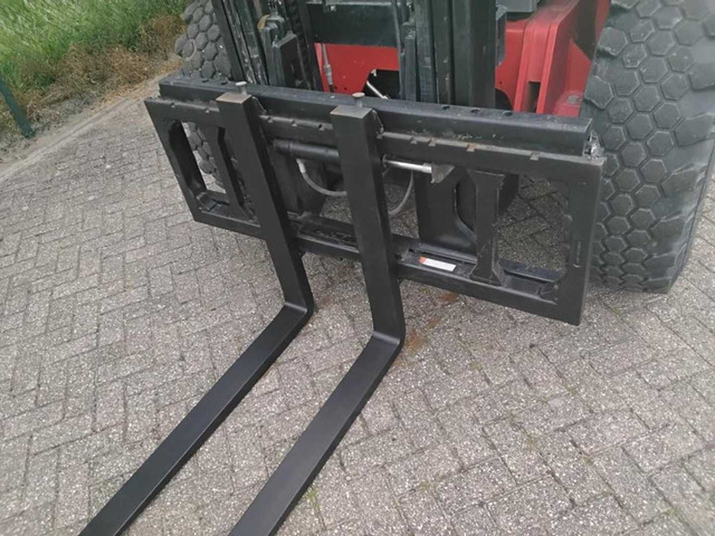 Used Forklift Manitou M26-2 P ST3B S4-EU 4 riteņu dakšu iekrāvējs (Image 7) Used Forklift Manitou M26-2 P ST3B S4-EU 4 riteņu dakšu iekrāvējs (Image 7)