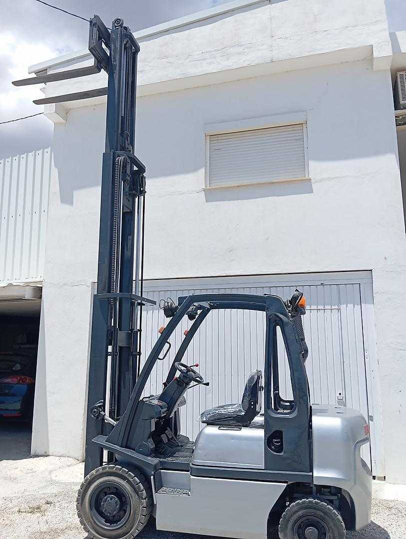 Used Forklift Nissan FD30 4 riteņu dakšu iekrāvējs (Image 7) Used Forklift Nissan FD30 4 riteņu dakšu iekrāvējs (Image 7)