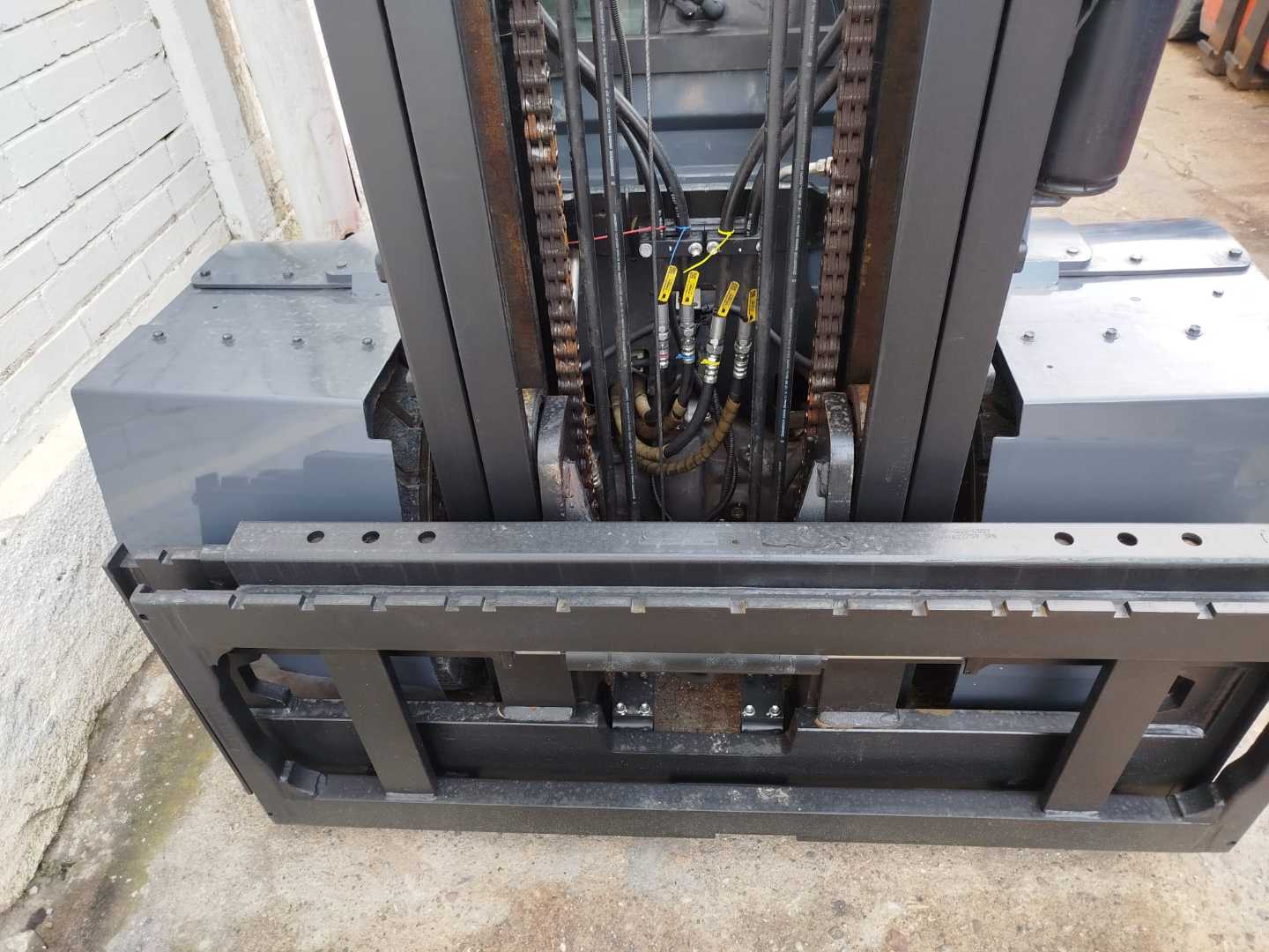 Used Forklift Toyota 40-8FD50N 4 riteņu dakšu iekrāvējs (Image 5) Used Forklift Toyota 40-8FD50N 4 riteņu dakšu iekrāvējs (Image 5)