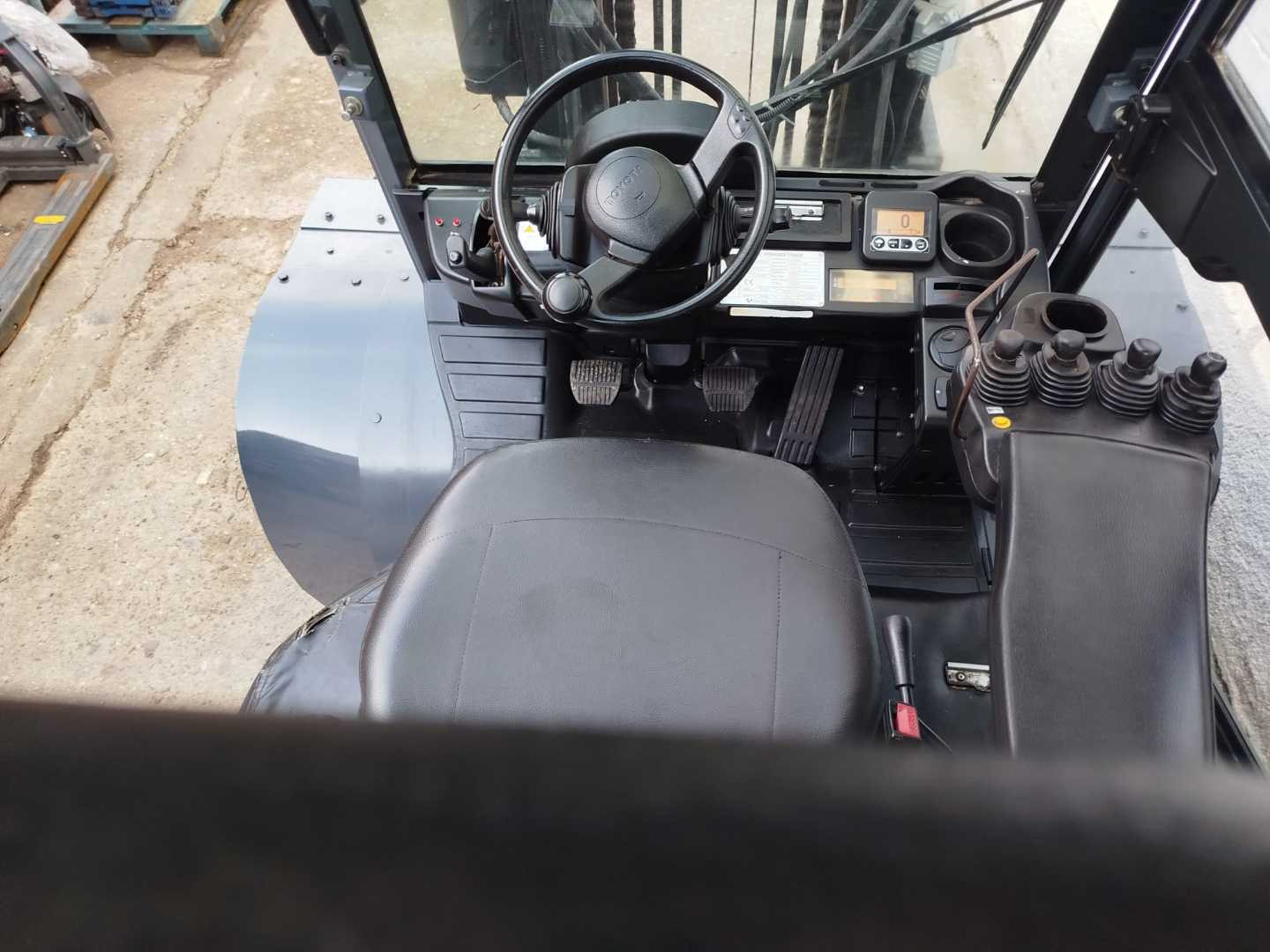 Used Forklift Toyota 40-8FD50N 4 riteņu dakšu iekrāvējs (Image 7) Used Forklift Toyota 40-8FD50N 4 riteņu dakšu iekrāvējs (Image 7)