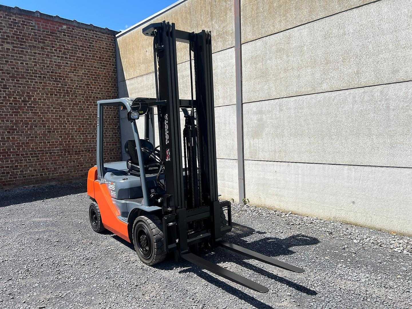 Used Forklift Toyota 02-8FDF25 4 riteņu dakšu iekrāvējs (Image 3) Used Forklift Toyota 02-8FDF25 4 riteņu dakšu iekrāvējs (Image 3)