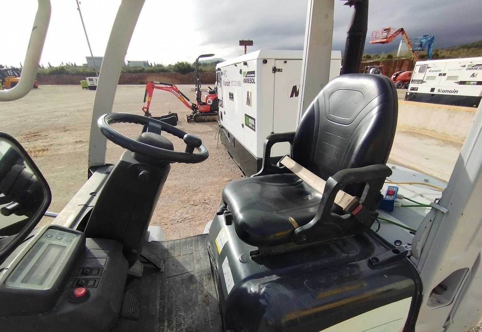 Used Forklift UniCarriers Y1D1A18Q 4 riteņu dakšu iekrāvējs (Image 8)