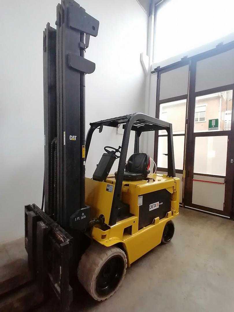 Used Forklift Caterpillar M100D 4 riteņu dakšu iekrāvējs (Image 3) Used Forklift Caterpillar M100D 4 riteņu dakšu iekrāvējs (Image 3)