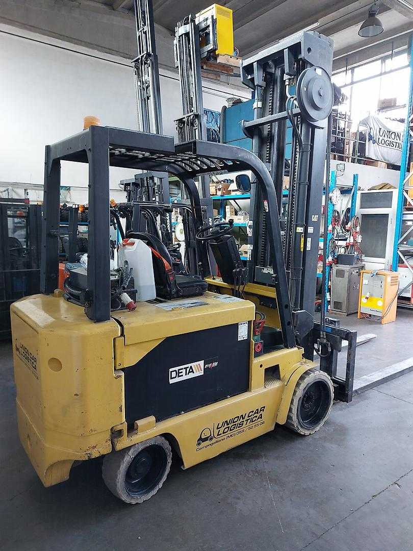 Used Forklift Caterpillar M100D 4 riteņu dakšu iekrāvējs (Image 6) Used Forklift Caterpillar M100D 4 riteņu dakšu iekrāvējs (Image 6)