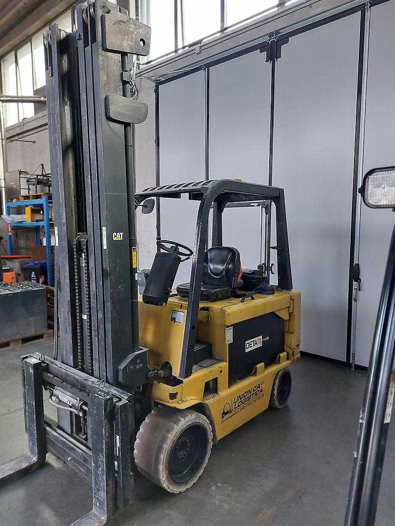 Used Forklift Caterpillar M100D 4 riteņu dakšu iekrāvējs (Image 8) Used Forklift Caterpillar M100D 4 riteņu dakšu iekrāvējs (Image 8)