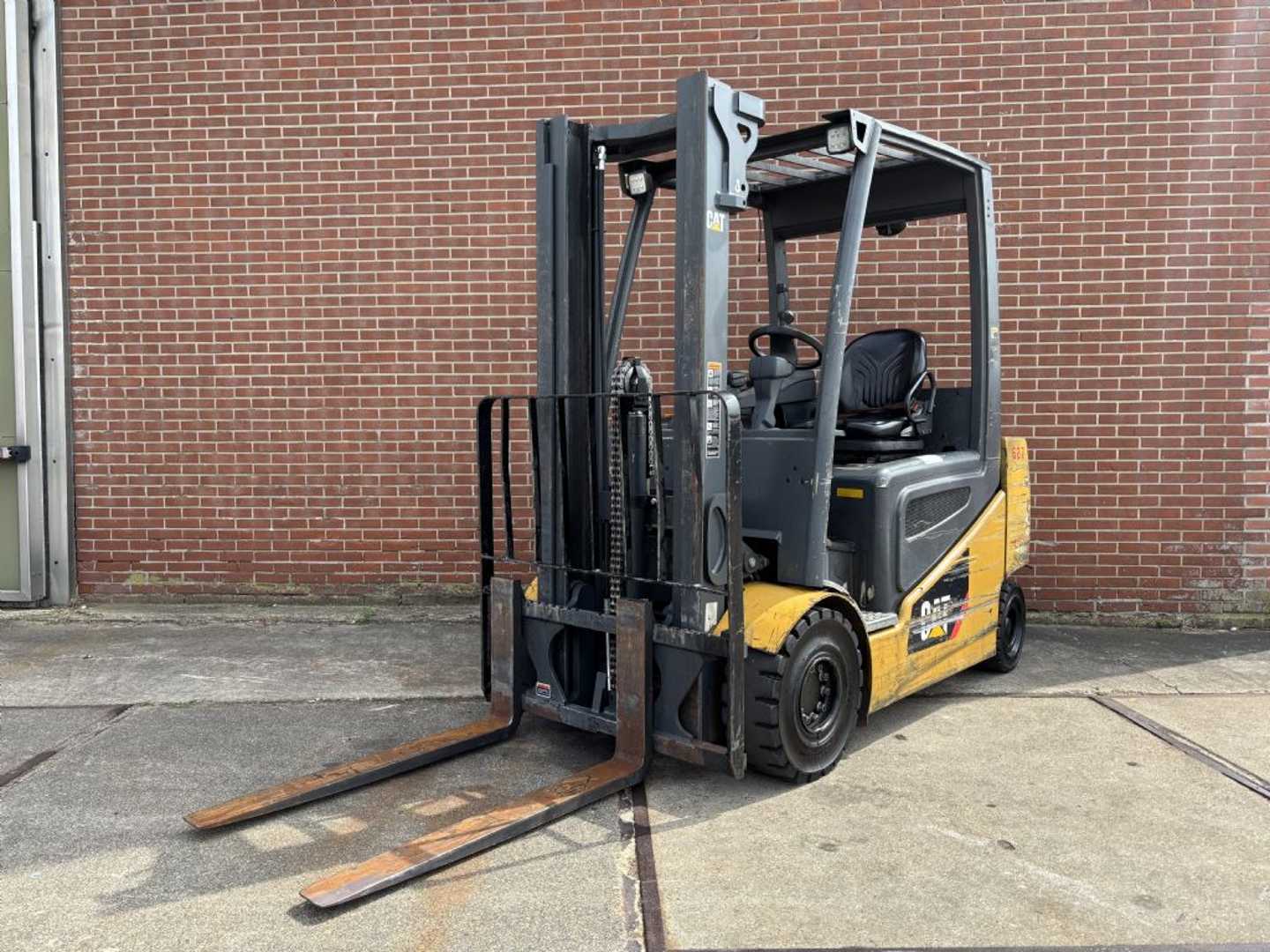 Used Forklift Caterpillar 2EP5000 4 riteņu dakšu iekrāvējs (Image 5)