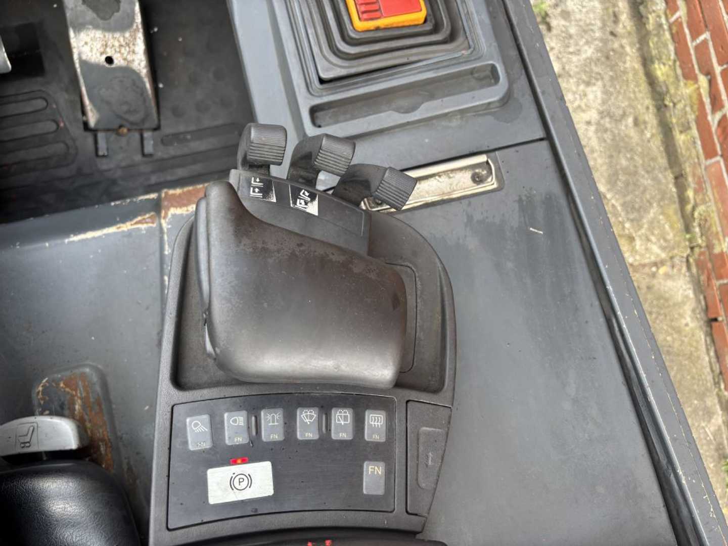 Used Forklift Caterpillar 2EP5000 4 riteņu dakšu iekrāvējs (Image 7)