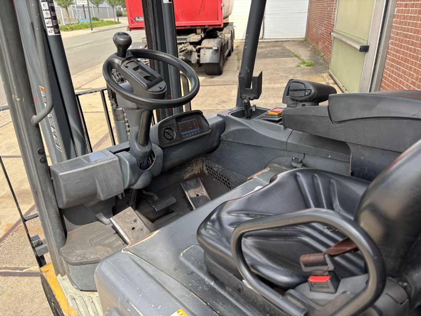 Used Forklift Caterpillar 2EP5000 4 riteņu dakšu iekrāvējs (Image 8)