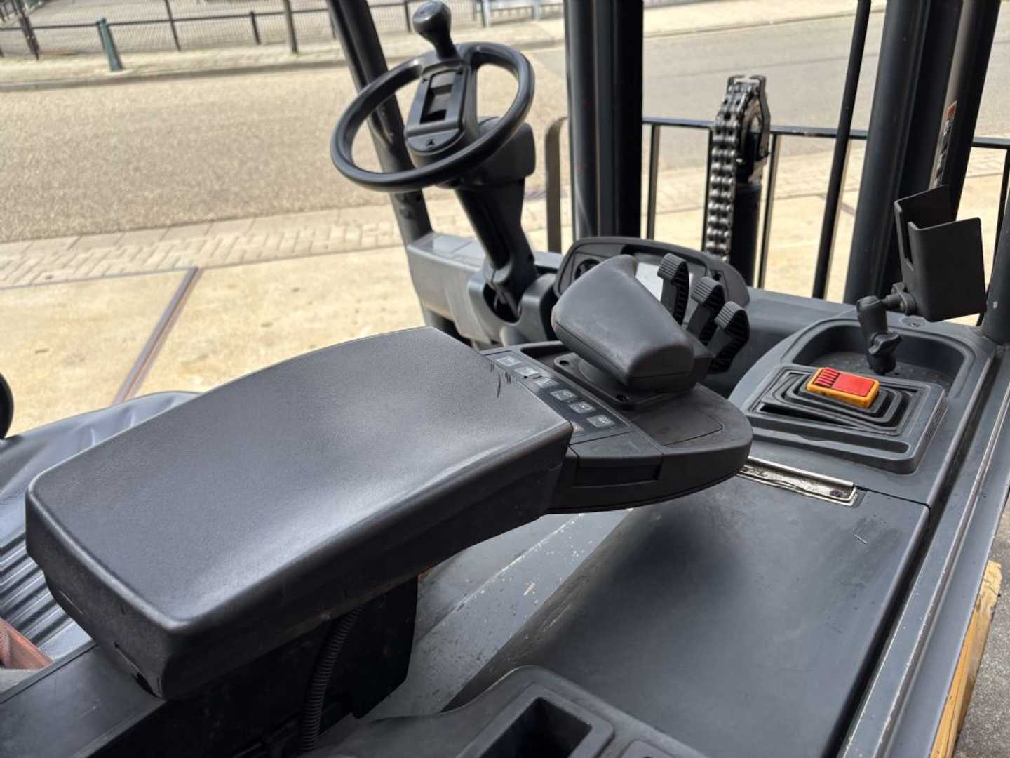 Used Forklift Caterpillar 2EP5000 4 riteņu dakšu iekrāvējs (Image 9)