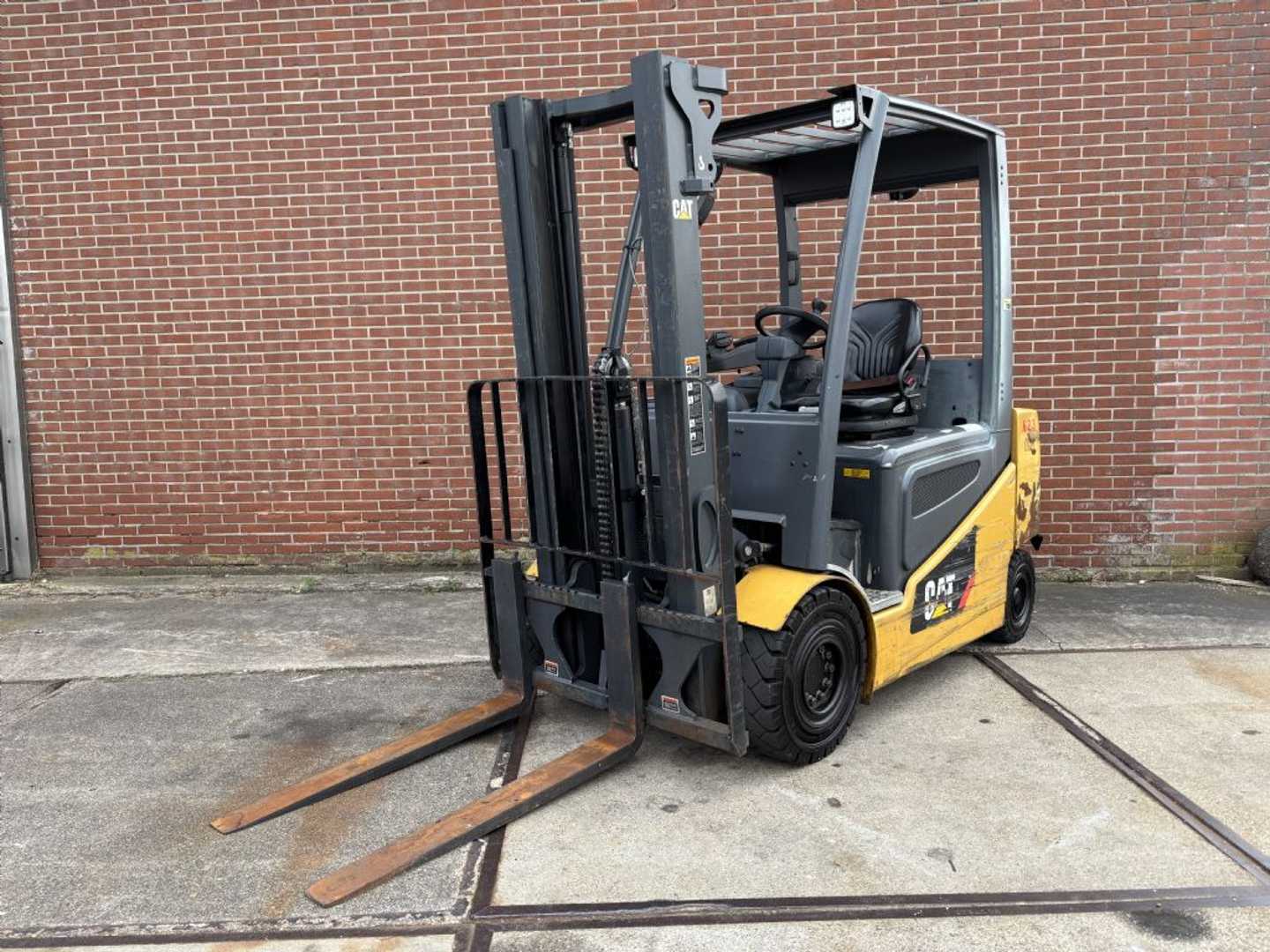 Used Forklift Caterpillar 2EP5000 4 riteņu dakšu iekrāvējs (Image 5)