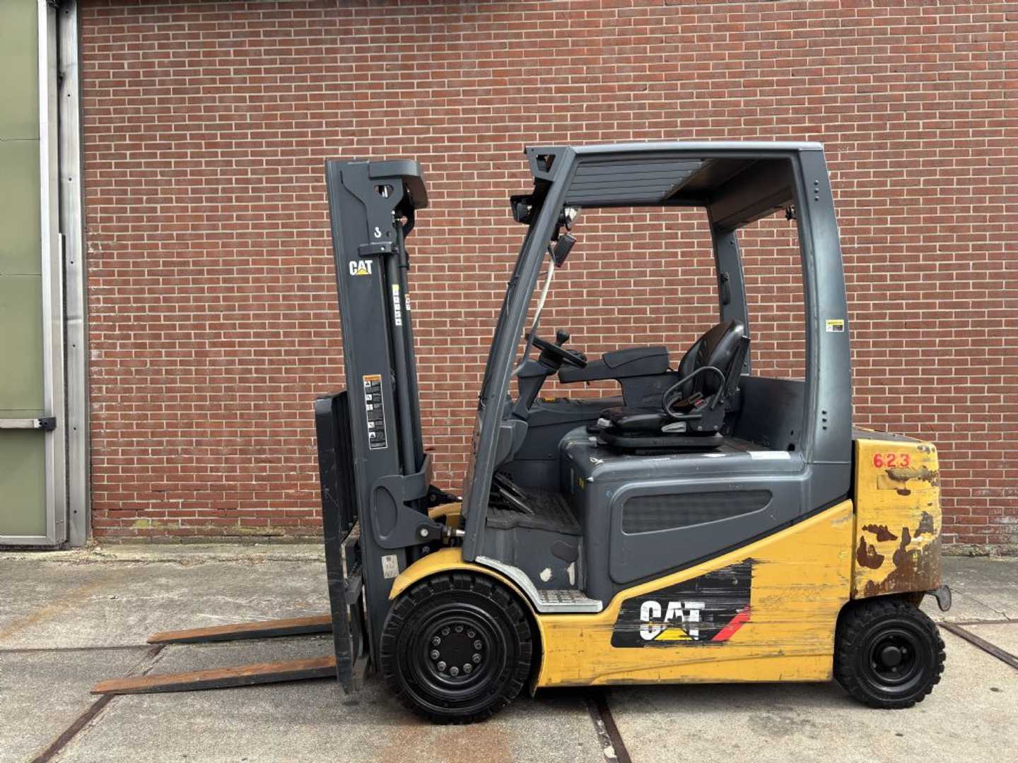 Used Forklift Caterpillar 2EP5000 4 riteņu dakšu iekrāvējs (Image 6)