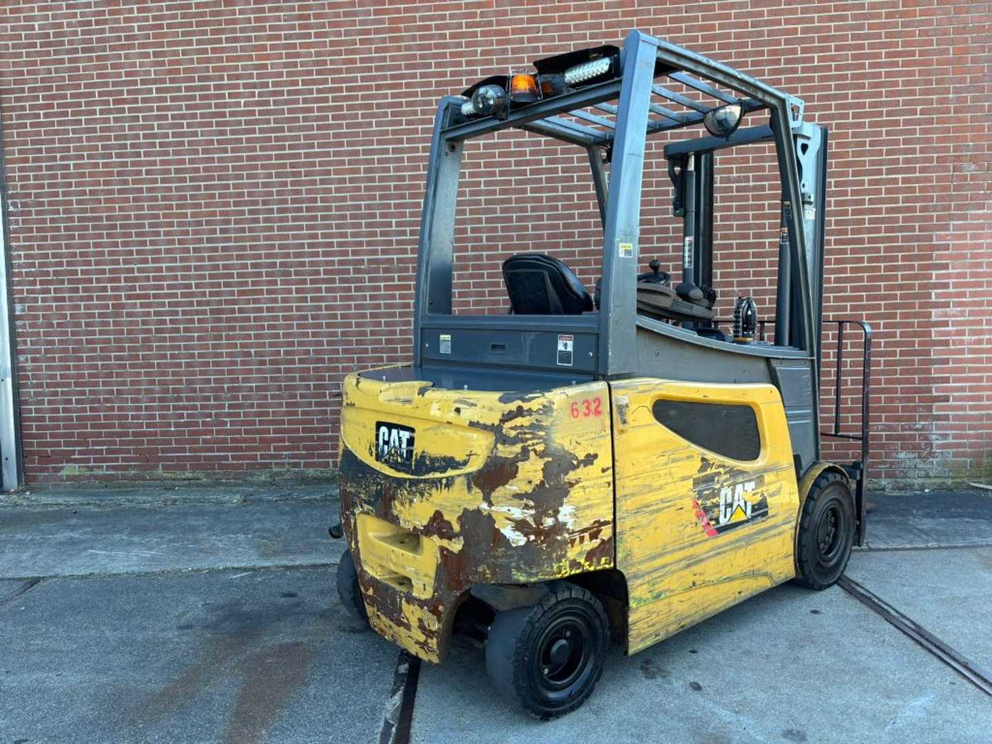 Used Forklift Caterpillar 2EP5000 4 riteņu dakšu iekrāvējs (Image 2)