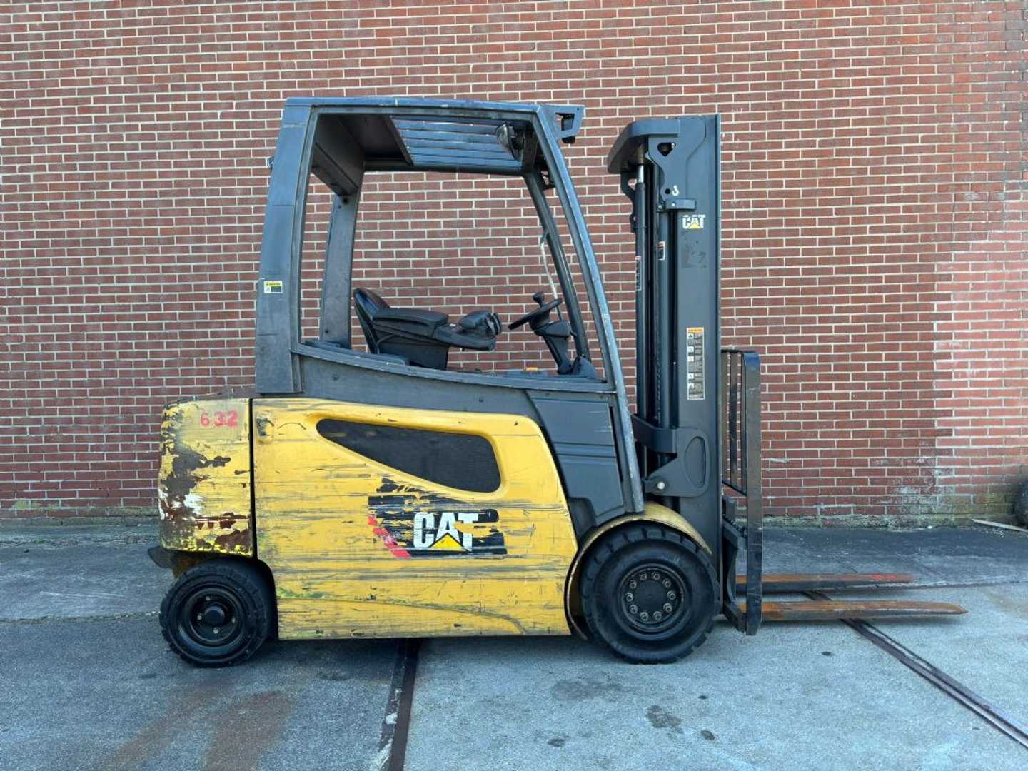 Used Forklift Caterpillar 2EP5000 4 riteņu dakšu iekrāvējs (Image 3)