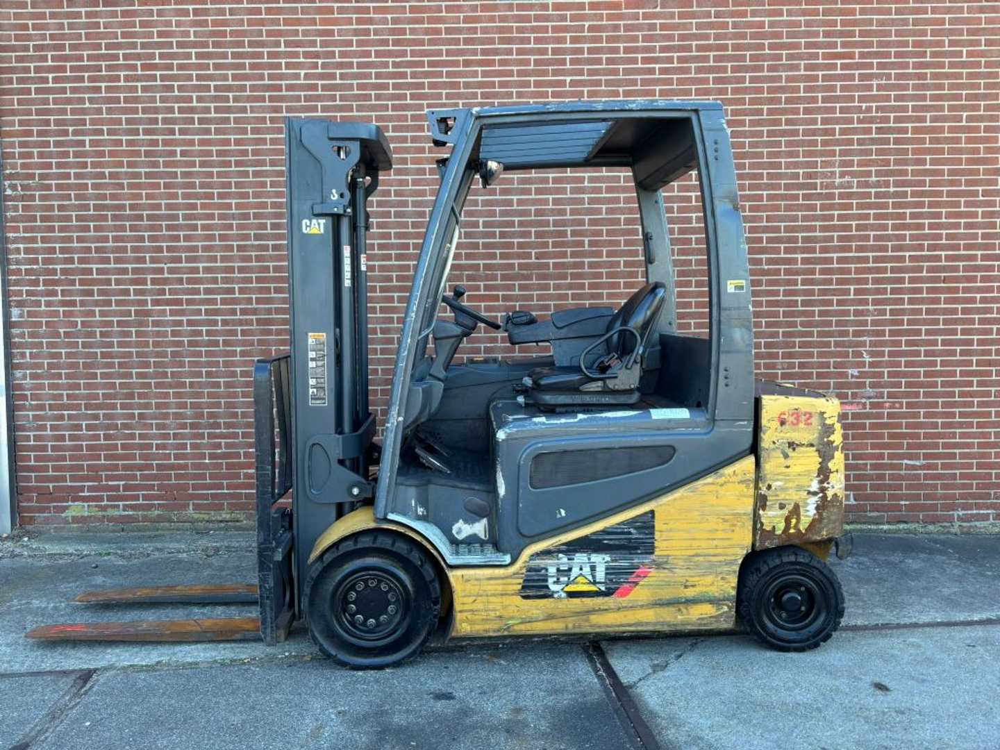 Used Forklift Caterpillar 2EP5000 4 riteņu dakšu iekrāvējs (Image 6)