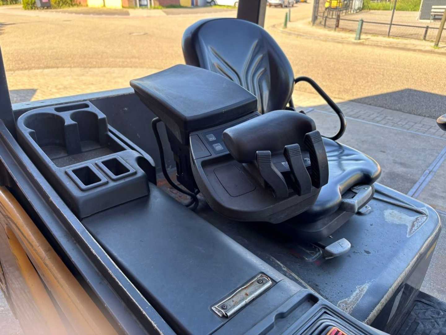 Used Forklift Caterpillar 2EP5000 4 riteņu dakšu iekrāvējs (Image 10)