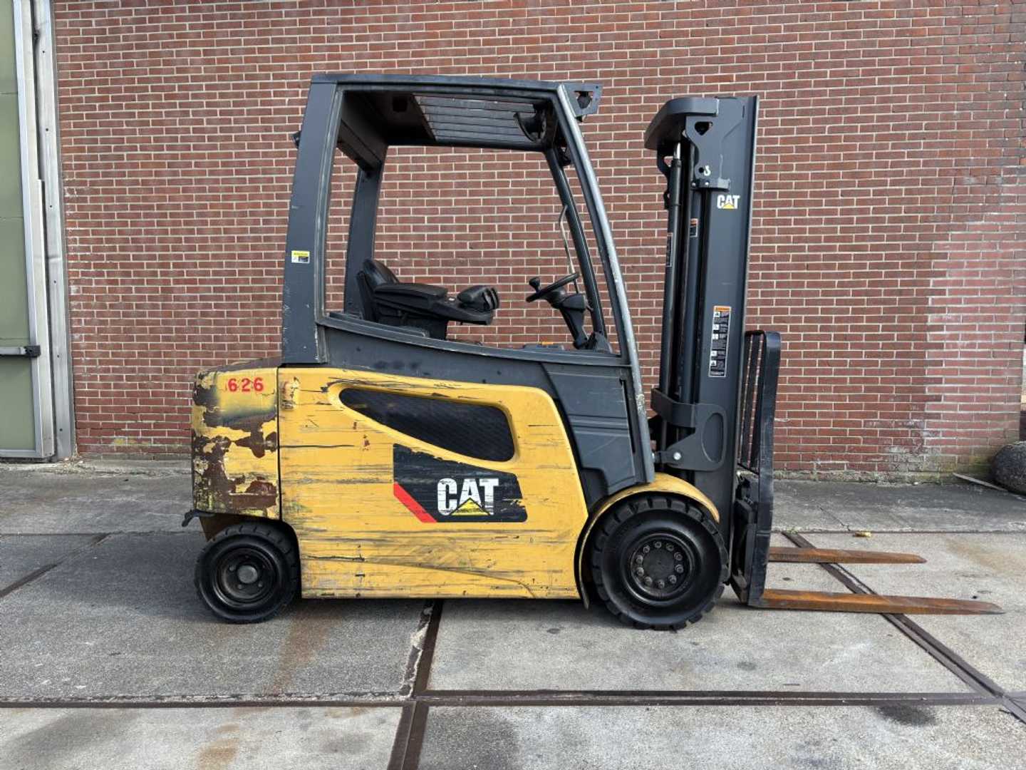 Used Forklift Caterpillar 2EPC5000 4 riteņu dakšu iekrāvējs (Image 2)