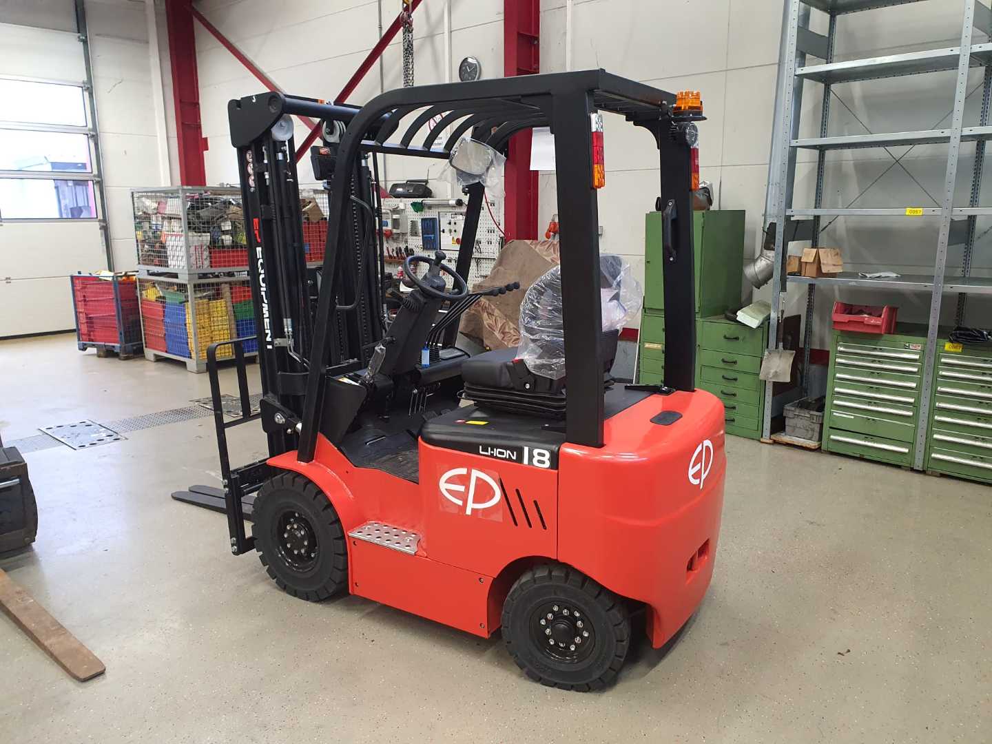 Used Forklift EP EFL181 4 riteņu dakšu iekrāvējs (Image 2)