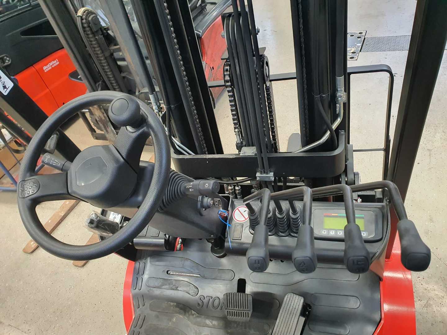 Used Forklift EP EFL181 4 riteņu dakšu iekrāvējs (Image 9)