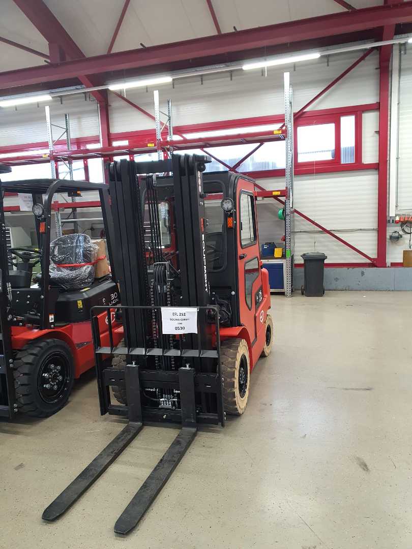Used Forklift EP EFL252 4 riteņu dakšu iekrāvējs (Image 7)