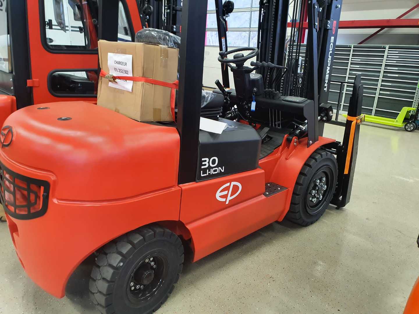 Used Forklift EP EFL302 4 riteņu dakšu iekrāvējs (Image 6) Used Forklift EP EFL302 4 riteņu dakšu iekrāvējs (Image 6)