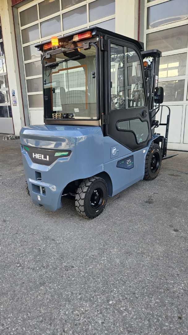 Used Forklift Heli CPD25-A6LiK3-H 4 riteņu dakšu iekrāvējs (Image 7) Used Forklift Heli CPD25-A6LiK3-H 4 riteņu dakšu iekrāvējs (Image 7)