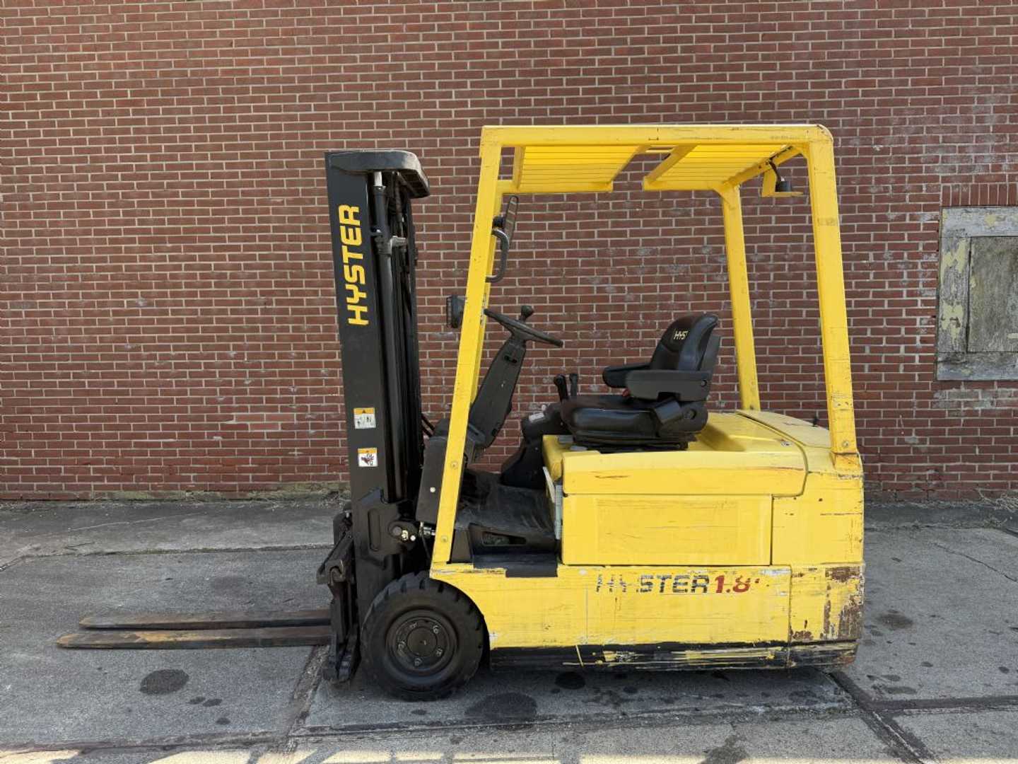 Used Forklift Hyster J1.80XMT 4 riteņu dakšu iekrāvējs (Image 1) Used Forklift Hyster J1.80XMT 4 riteņu dakšu iekrāvējs (Image 1)