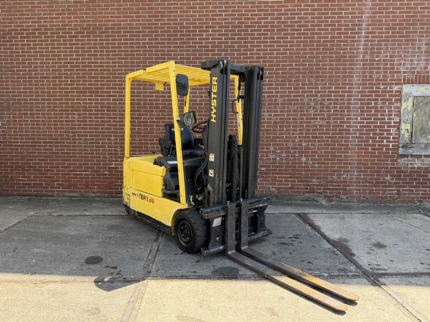 Used Forklift Hyster J1.80XMT 4 riteņu dakšu iekrāvējs (Image 2) Used Forklift Hyster J1.80XMT 4 riteņu dakšu iekrāvējs (Image 2)