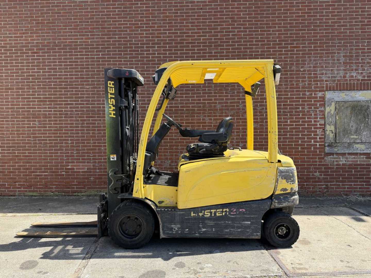 Used Forklift Hyster J1.80XMT 4 riteņu dakšu iekrāvējs (Image 10) Used Forklift Hyster J1.80XMT 4 riteņu dakšu iekrāvējs (Image 10)