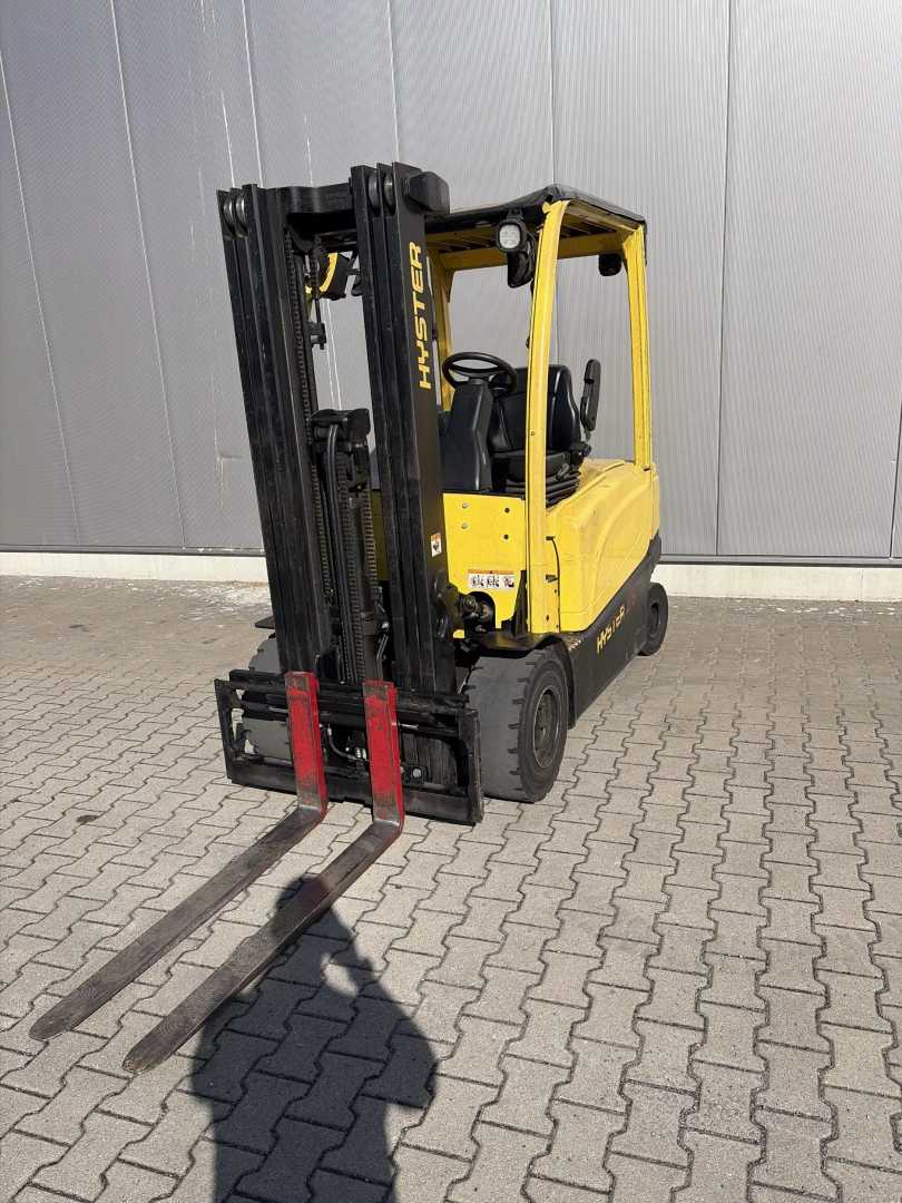 Used Forklift Hyster J2.5XN 4 riteņu dakšu iekrāvējs (Image 2) Used Forklift Hyster J2.5XN 4 riteņu dakšu iekrāvējs (Image 2)
