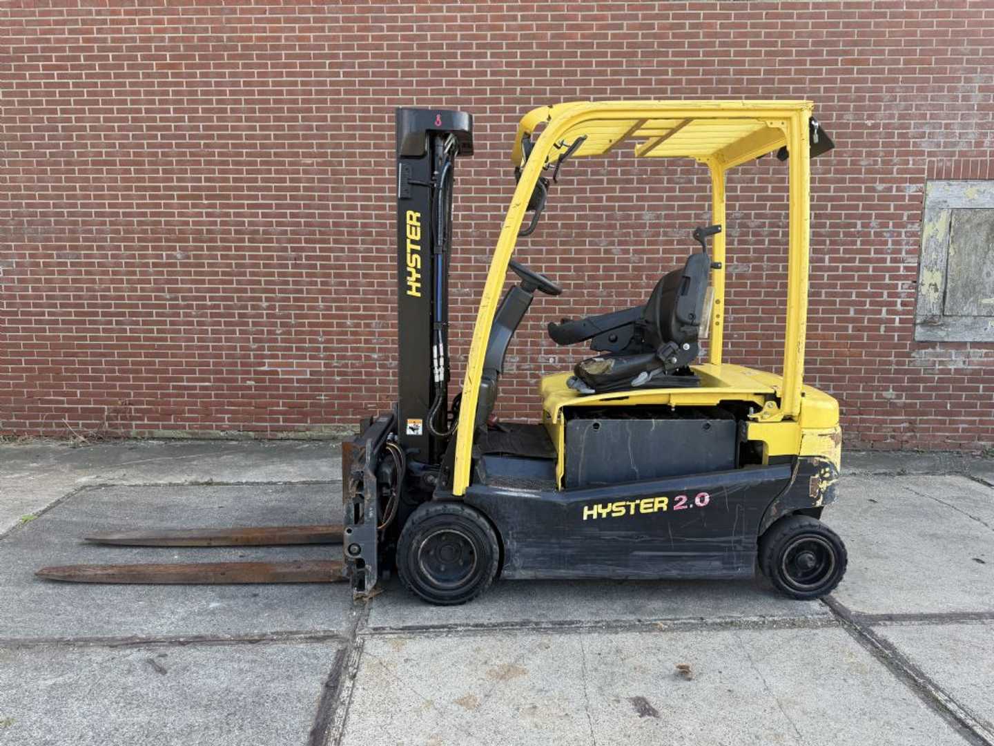 Used Forklift Hyster J2.0XN LWB 4 riteņu dakšu iekrāvējs (Image 6) Used Forklift Hyster J2.0XN LWB 4 riteņu dakšu iekrāvējs (Image 6)
