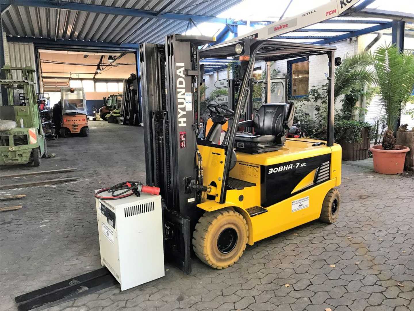 Used Forklift Hyundai 30BHA-7 4 riteņu dakšu iekrāvējs (Image 1) Used Forklift Hyundai 30BHA-7 4 riteņu dakšu iekrāvējs (Image 1)